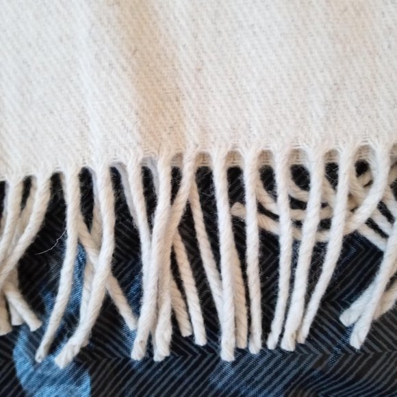 Wool Mexican Poncho - Picture 6 of 14